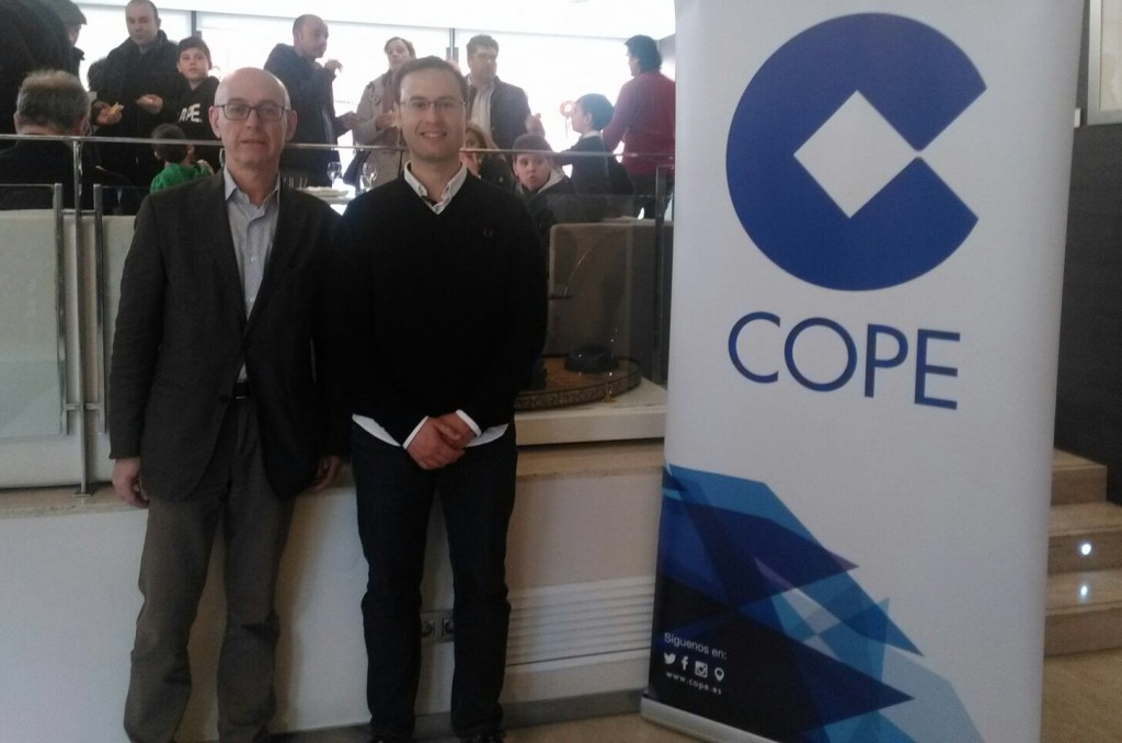 José Gil -derecha de la imagen- junto al director de COPE Castellón, Josep Lázaro.